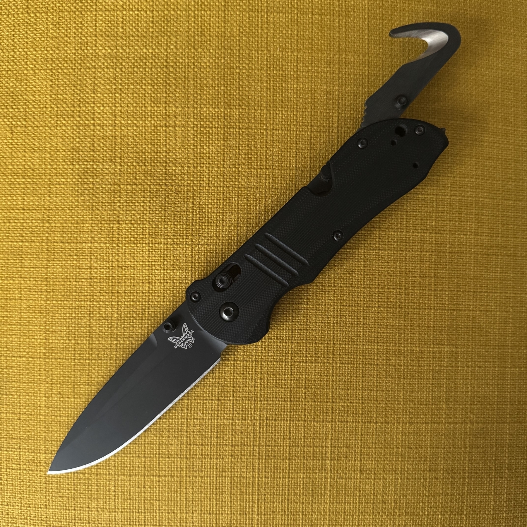 Benchmade 917BK Tactical Triage on a yellow cushion